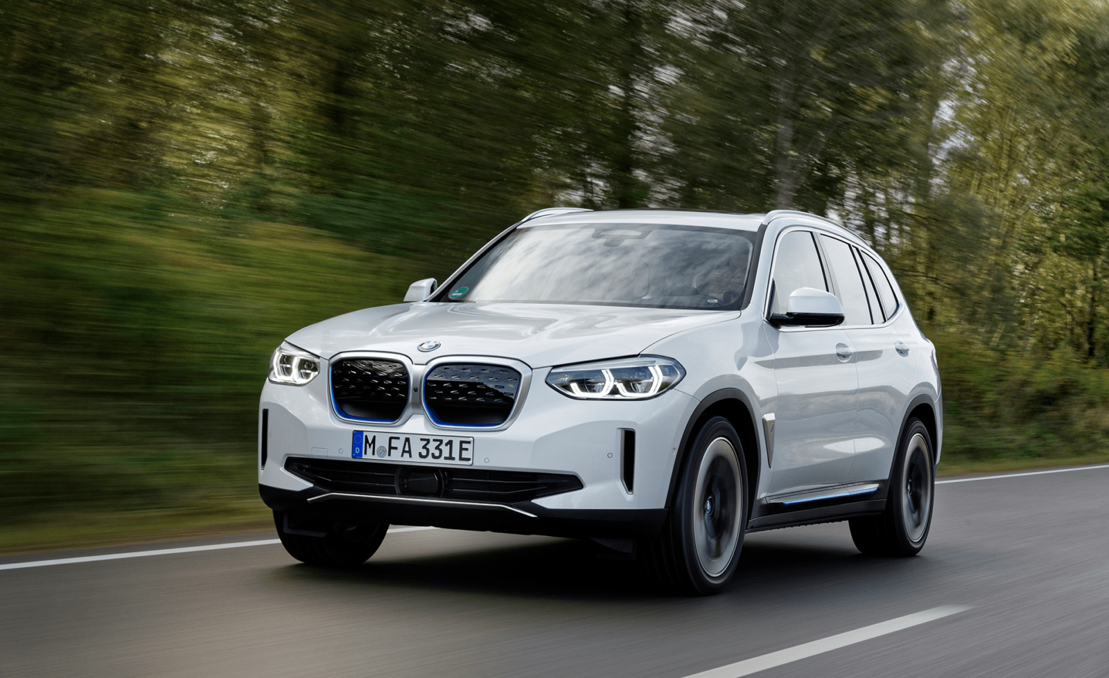 ngoai that min 2 Summerfest - Tiên phong trong công nghệ xanh cùng BMW i4, BMW iX3 - An tâm vận hành xe trên mọi hành trình với hệ thống 19 điểm sạc